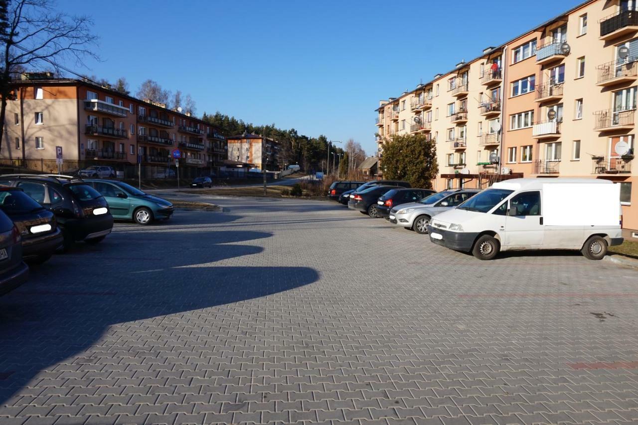 Przytulne I Atrakcyjne Mieszkanie Z Pelnym Wyposazeniem, Dwa Pokoje Skarzysko-Kamienna Bagian luar foto